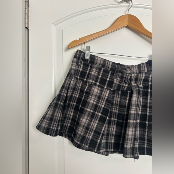 Free People Plaid Serena Micro Skort Black Gray size 8 preppy academia 90s - Picture 4 of 14